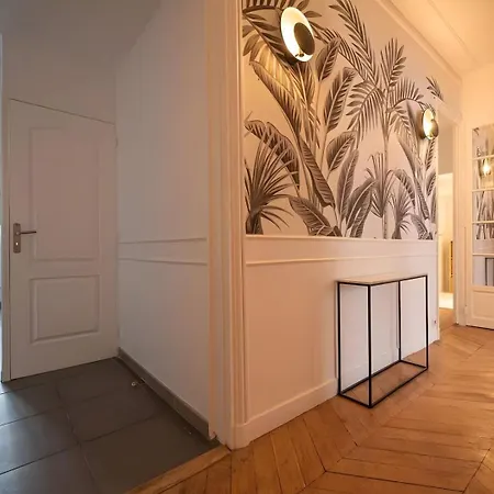 Tbs 326 - Superb With Eiffel Tower View