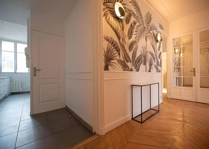 Tbs 326 - Superb With Eiffel Tower View