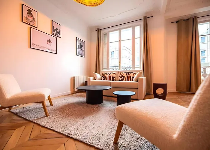 Tbs 326 - Superb With Eiffel Tower View